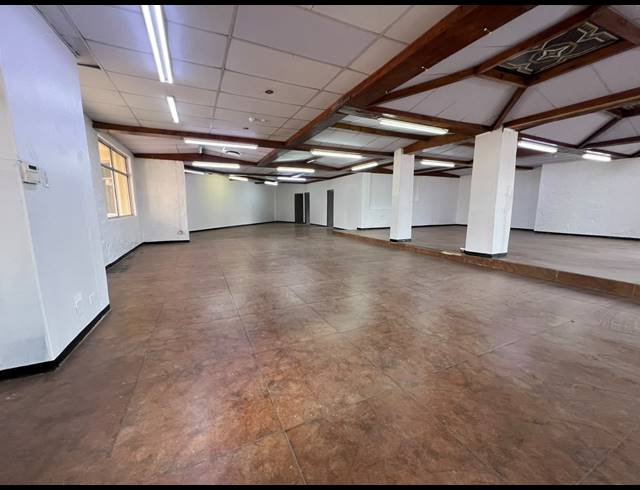 300M² WAREHOUSE TO LET IN ROOIHUISKRAAL